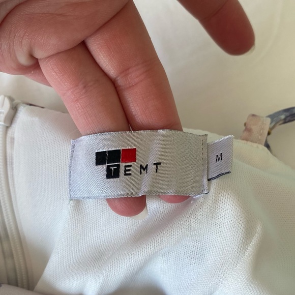 🦋Host Pick🦋 V Cut Cream Floral Flowy Dress with Adjustable Straps - Picture 8 of 8